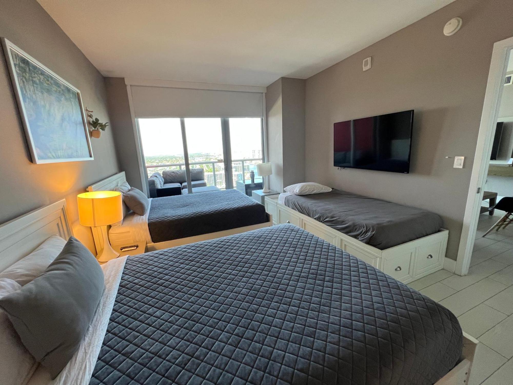 Mvr Apartments At Beachwalk Resort Hallandale Beach Buitenkant foto