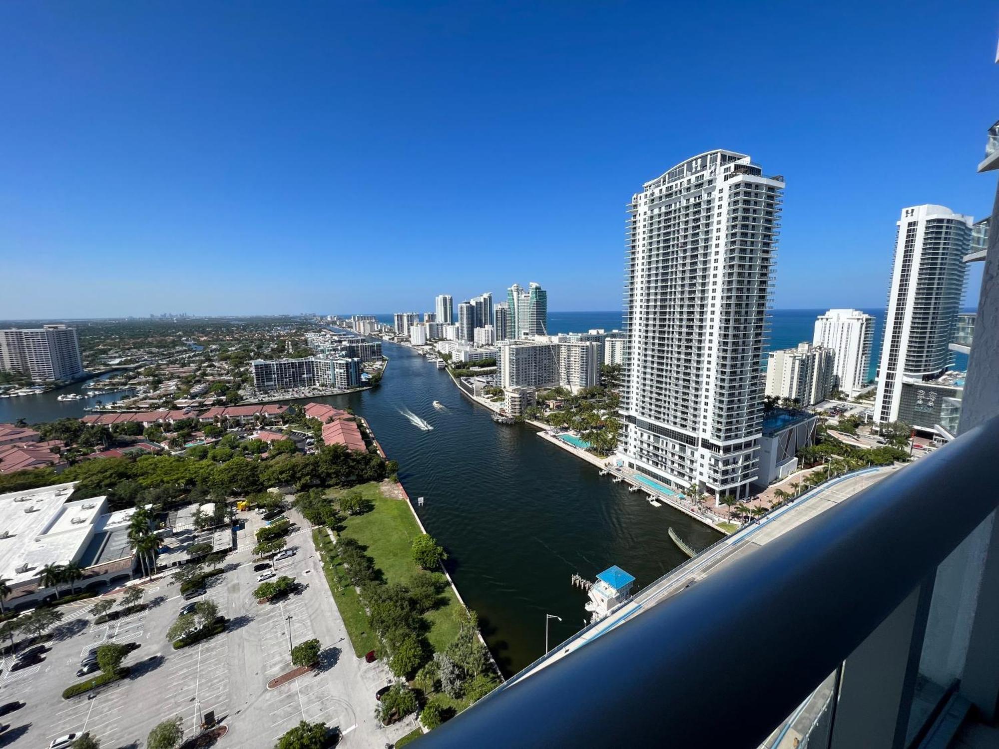 Mvr Apartments At Beachwalk Resort Hallandale Beach Buitenkant foto