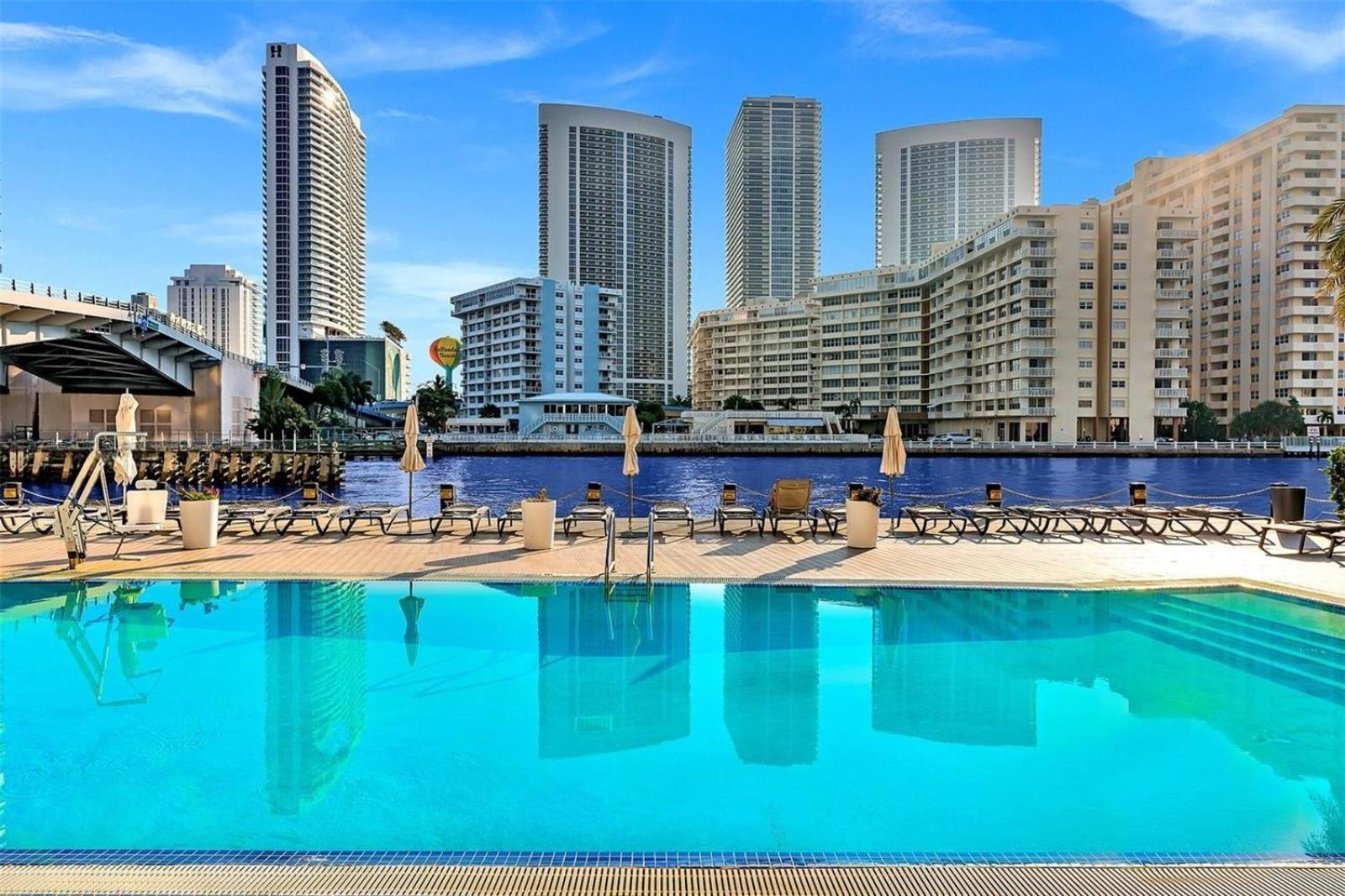 Mvr Apartments At Beachwalk Resort Hallandale Beach Buitenkant foto