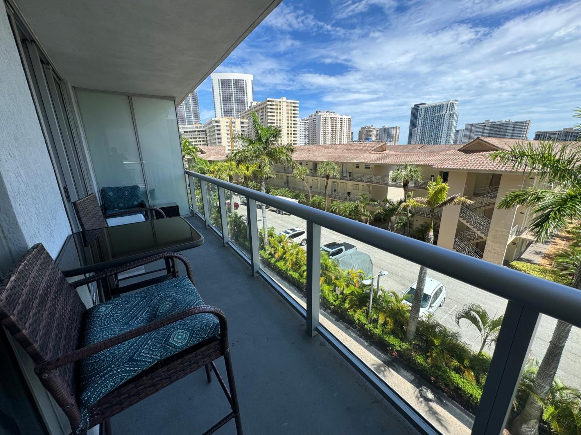 Mvr Apartments At Beachwalk Resort Hallandale Beach Buitenkant foto