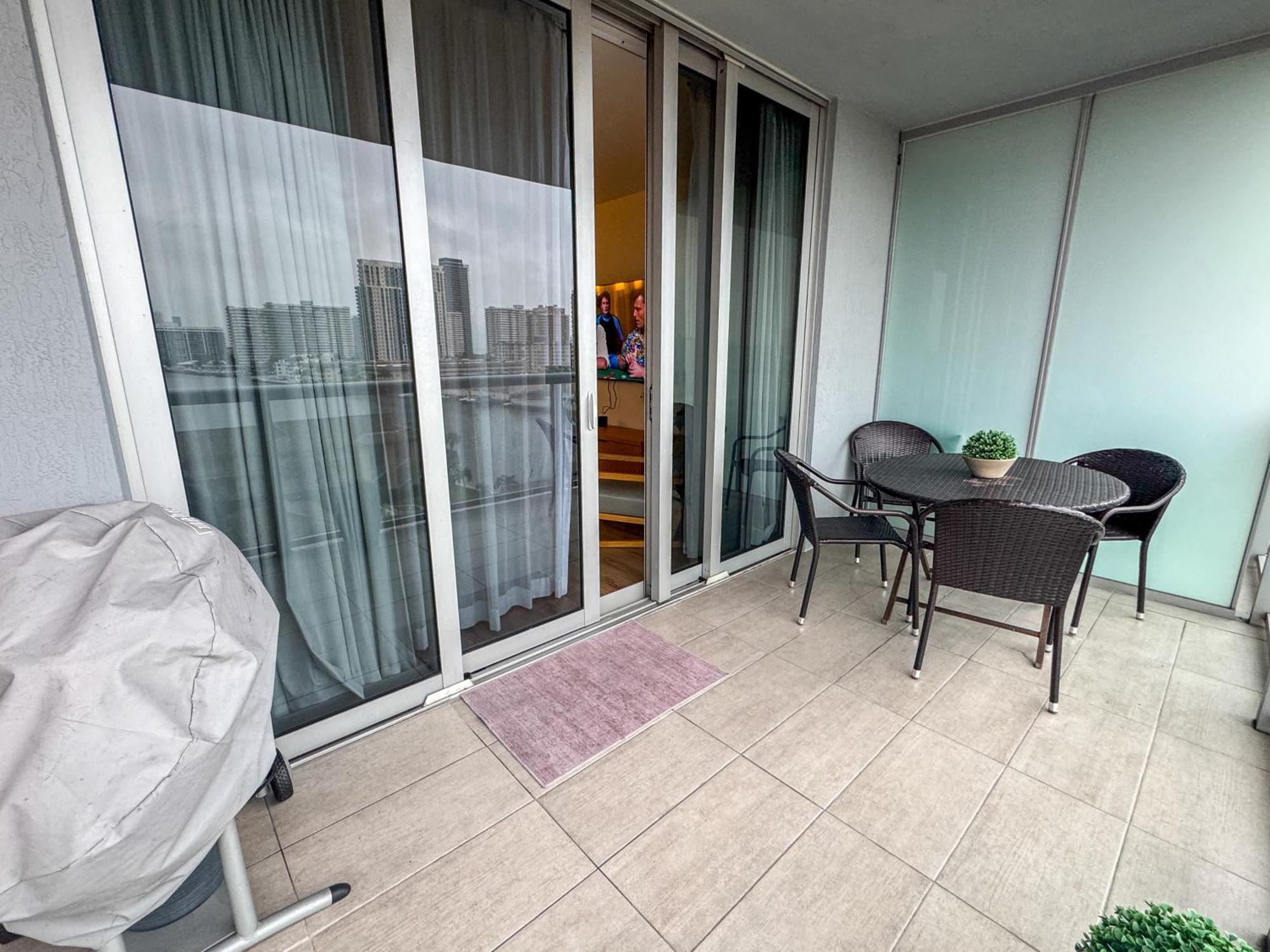 Mvr Apartments At Beachwalk Resort Hallandale Beach Buitenkant foto